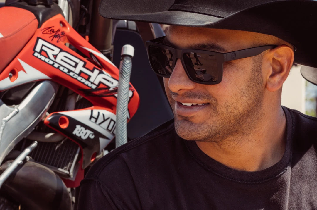 XL VISE Z87 Sunglasses Black Frame: Black Lens - Image 7